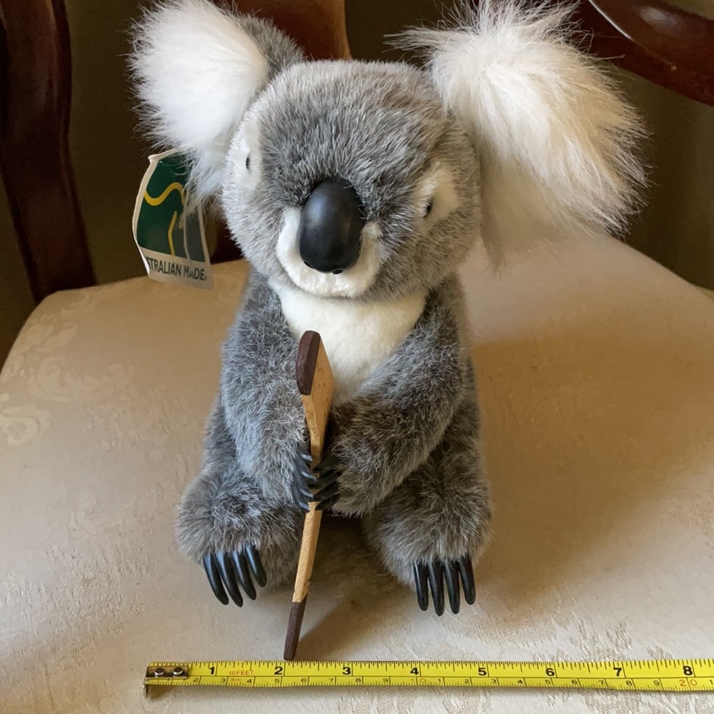 NWT Australian made koala bear with wooden boomerang, artificial fur - Picture 9 of 9